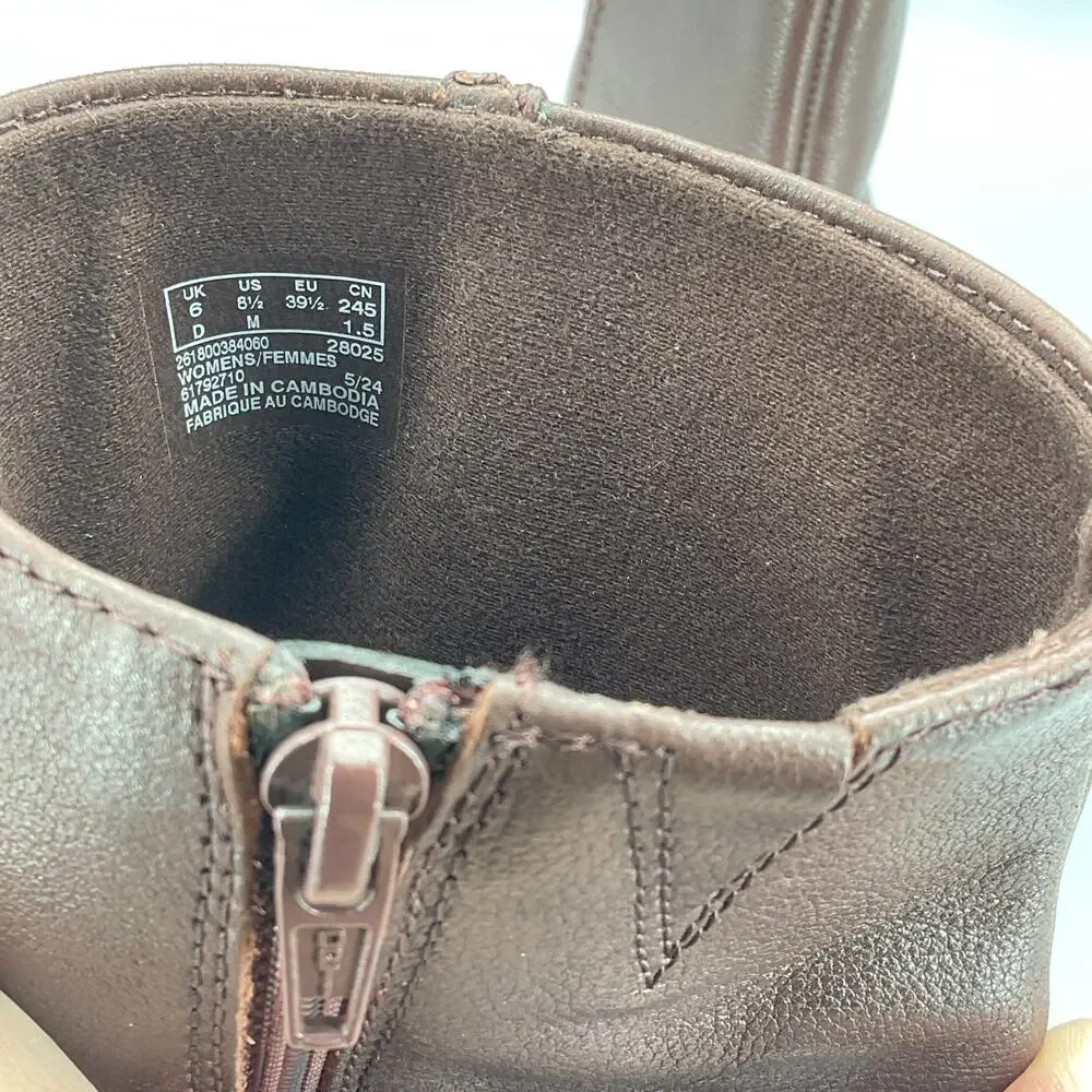 Clarks Women's Ankle Boots in Mauve Brown